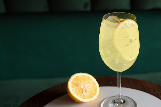 Limoncello Spritz - Dolce Vita mit Zitronen